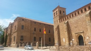 Vista del Palacio del Marqués de Santa Cruz y de la Iglesia de la Asunción (Viso del Marqués, Ciudad Real)