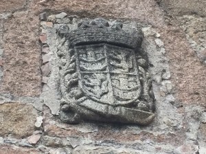 Escudo del Reino de Castilla en el castillo de Mombeltrán (Avila)